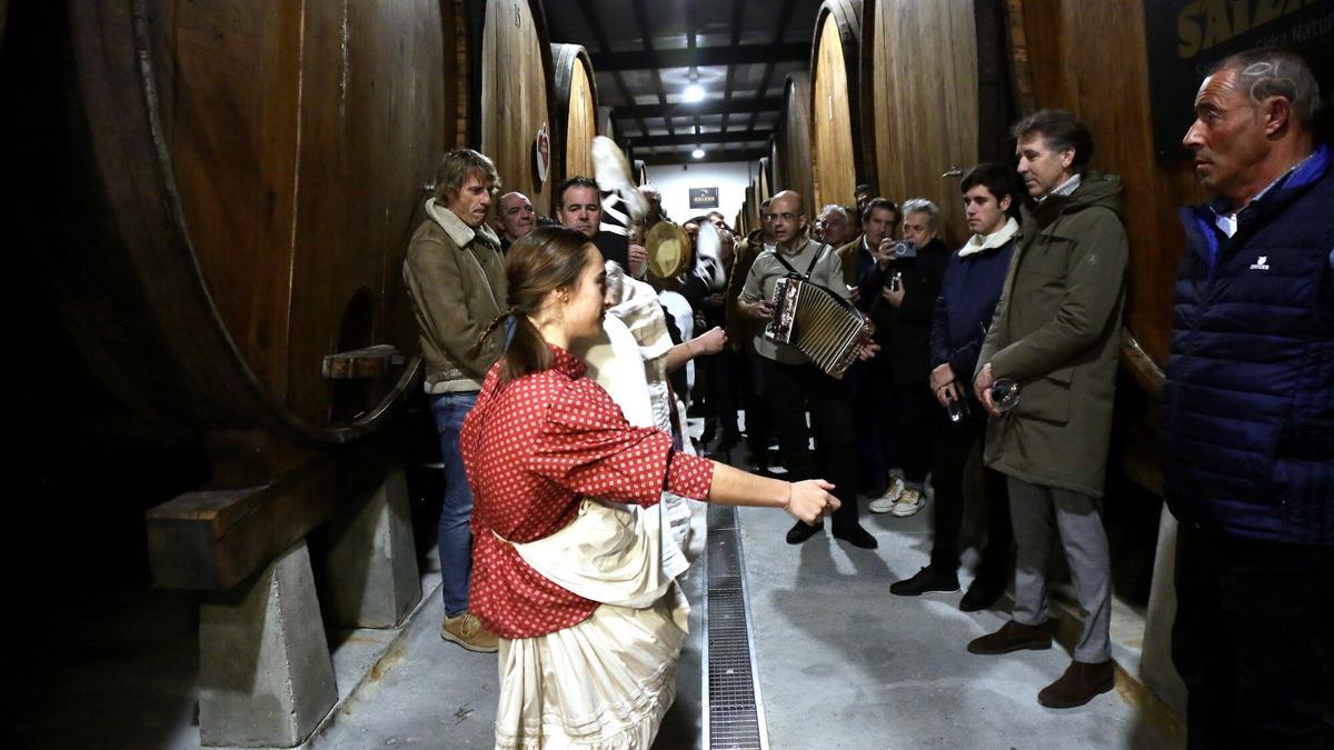 Apertura de la temporada del txotx en la sidrería Saizar.