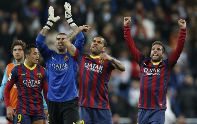 Alves, en su etapa del Barcelona junto a Alexis Sánchez, Víctor Valdés y Jordi Alba.