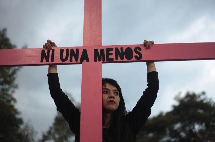 Mujeres marchan en el Día Internacional Contra la Violencia de Género en Ciudad de México