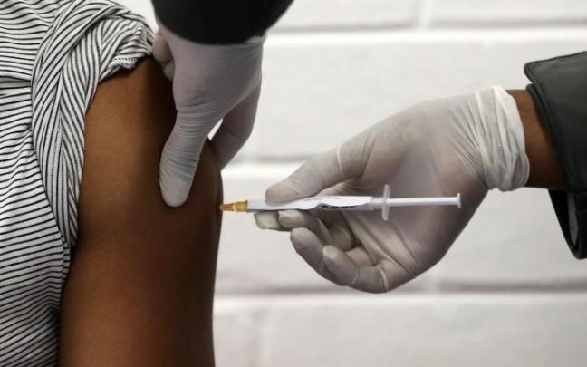 La vacuna provoca un aumento de la duración del ciclo menstrual