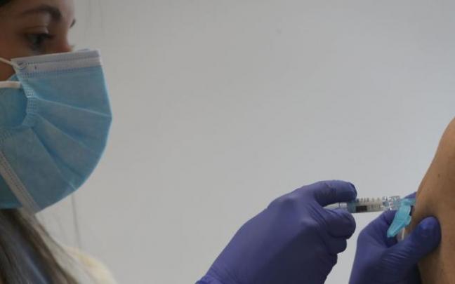 Algunas personas vacunadas han desarrollado el coronavirus. Algunas personas vacunadas han desarrollado el coronavirus.