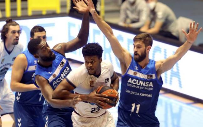 Tras llegar a un acuerdo con Monbus Obradoiro, el conjunto gasteiztarra ha hecho oficial esta mañana la incorporación del norteamericano Steven Enoch