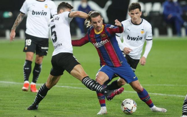 Griezmann, durante el Valencia-Barcelona de la pasada temporada.