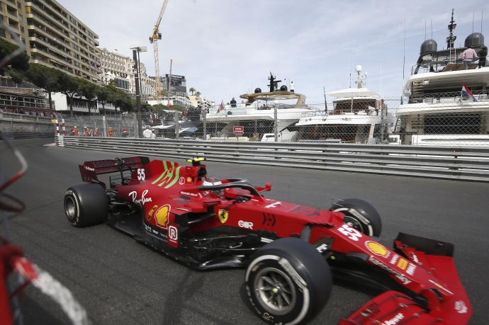 Sainz firma su primer podio con Ferrari en el triunfo de Verstappen en Mónaco.