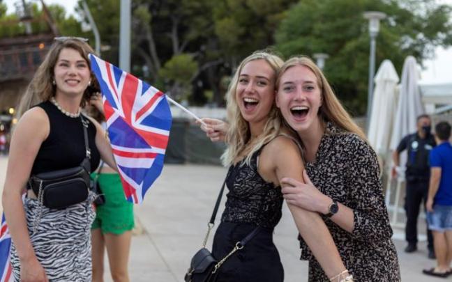 Localizan en Mallorca a una joven contagiada de covid en una fiesta ilegal con 50 personas Localizan en Mallorca a una joven contagiada de covid en una fiesta ilegal con 50 personas