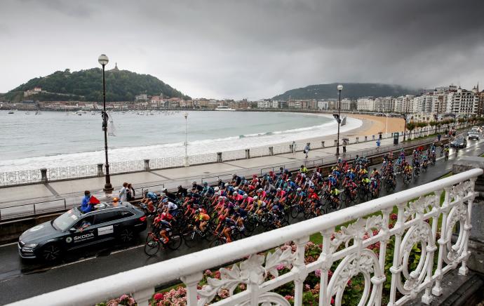 Nelson Powles gana una Clásica San Sebastián condicionada por la lluvia