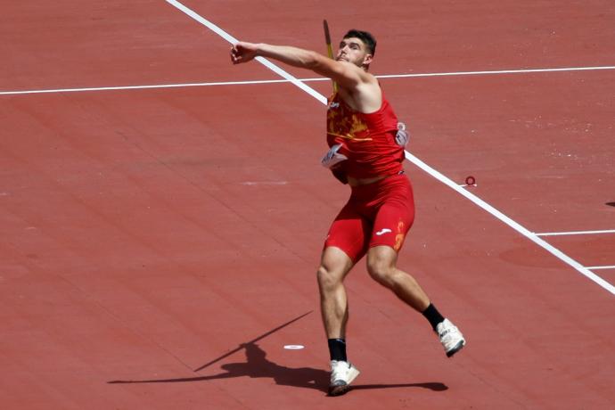 Odei Jainaga compite durante las rondas clasificatorias de lanzamiento de jabalina masculino por los Juegos Olímpicos 2020, este miércoles en el Estadio Olímpico de Tokio.