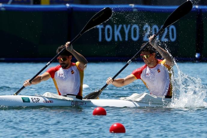 Paco Cubelos e Iñigo Peña, en la final de K2 1000 de los Juegos Olímpicos de Tokio.