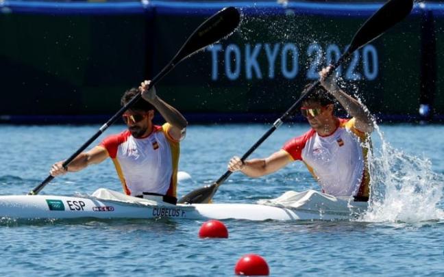 Paco Cubelos e Iñigo Peña, en la final de K2 1000 de los Juegos Olímpicos de Tokio.