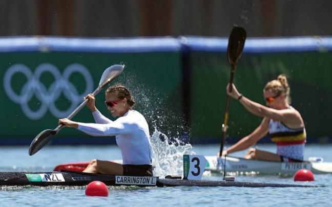 Lisa Carrington se cuelga su tercer oro en Tokio en K1 500 metros