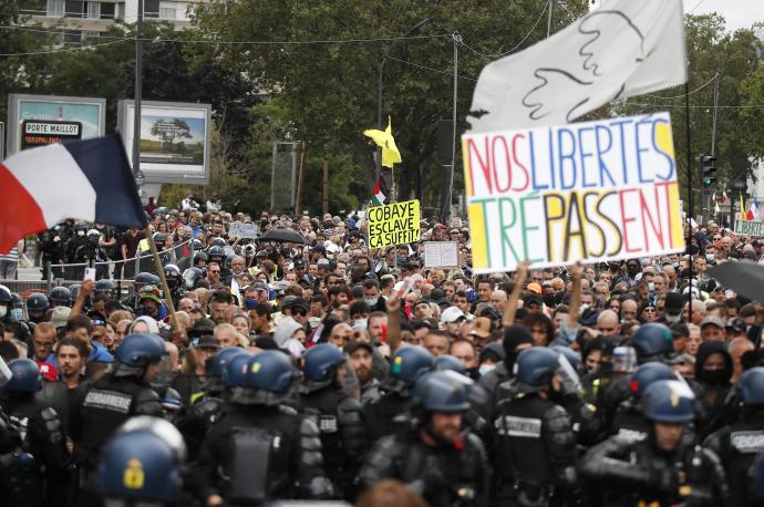 Miles de personas se han manifestado contra el pasaporte covid en Francia