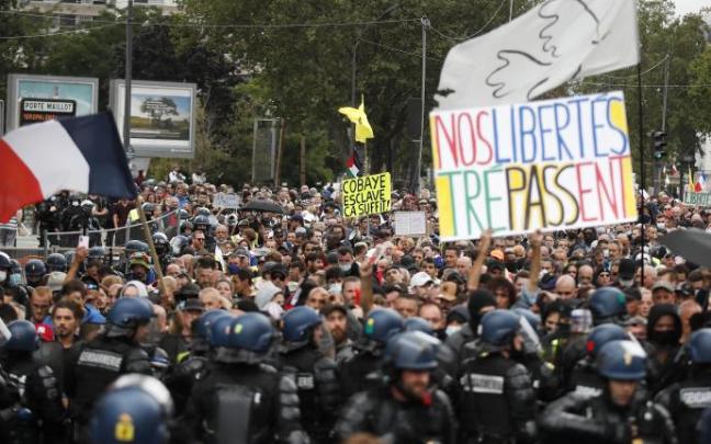 Miles de personas se han manifestado contra el pasaporte covid en Francia Miles de personas se han manifestado contra el pasaporte covid en Francia