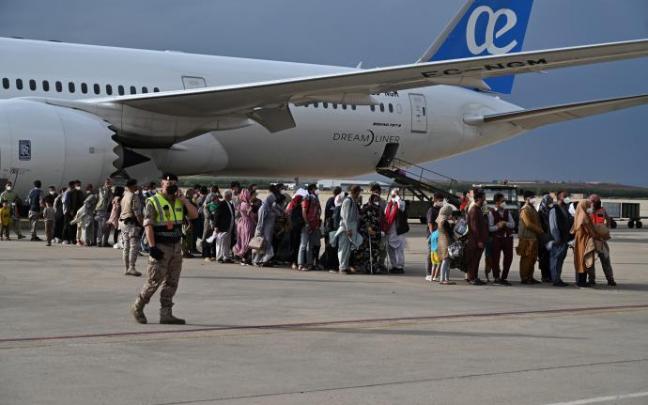 Llegada este lunes a la base aérea de Torrejón de Ardoz de un avión con 260 personas procedentes de Afganistán Llegada este lunes a la base aérea de Torrejón de Ardoz de un avión con 260 personas procedentes de Afganistán