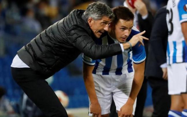 Imanol da instrucciones a Gorosabel en el encuentro ante el Mónaco.
