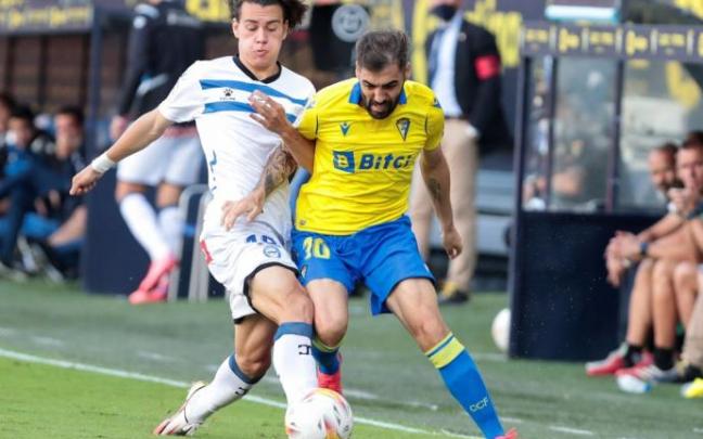 Pellistri pelea por un balón con Perea en el partido de este sábado. Pellistri pelea por un balón con Perea en el partido de este sábado.