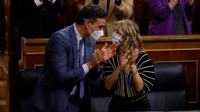 La ministra de Trabajo Yolanda Diaz junto al presidente del Gobierno español, Pedro Sánchez La ministra de Trabajo Yolanda Diaz junto al presidente del Gobierno español, Pedro Sánchez