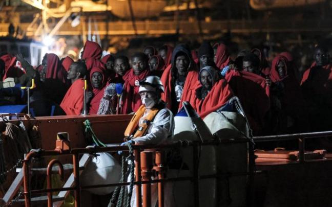 Rescatados 192 migrantes en aguas cercanas a Gran Canaria, uno fallecido Rescatados 192 migrantes en aguas cercanas a Gran Canaria, uno fallecido