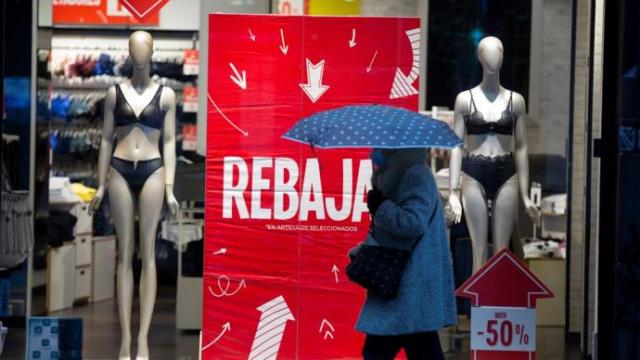 El anclaje es uno de los sesgos a los que nos enfrentamos durante las rebajas.