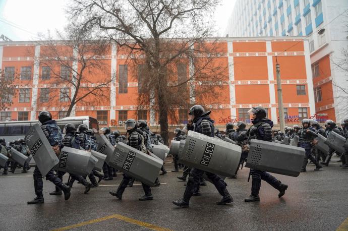 Ascienden a casi 8.000 los detenidos por las protestas en Kazajistán