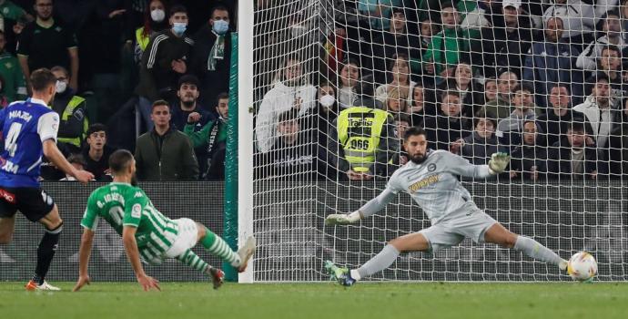 El Alavés cae goleado frente al Betis.