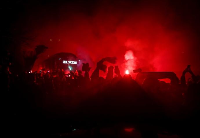 Llegada de un autobús al estadio de Anoeta.