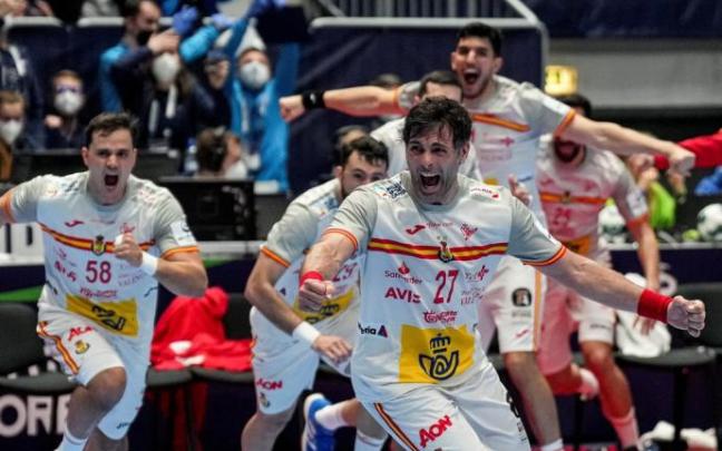 Los jugadores de la selección española celebran la victoria ante Rusia. Los jugadores de la selección española celebran la victoria ante Rusia.