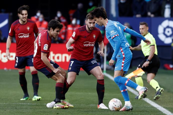 Los niños hospitalizados en la CUN acompañan a las alineaciones de Osasuna y Atlético de Madrid