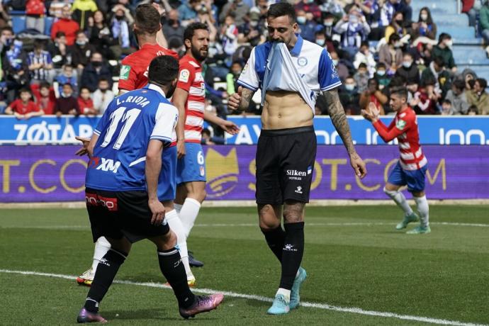 Joselu se lamenta tras el penalti fallado ante Maximiano