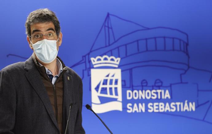 El alcalde, Eneko Goia, en su comparencia de este martes 5 de abril.