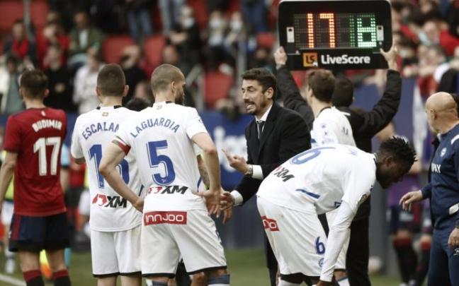 Velázquez da indicaciones a sus pupilos en un momento del choque