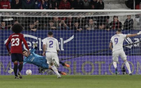 Herrera para un penalti a Benzemá