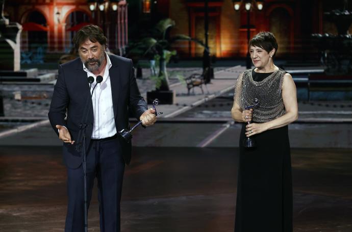 Javier Bardem y Blanca Portillo reciben el premio al Mejor Actor y Actriz, respectivamente.