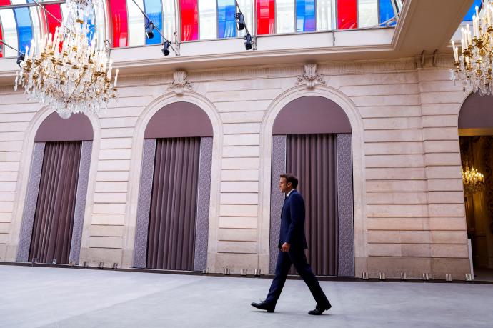 Bajo la promesa de "actuar", "amar" y "servir", Macron ha llamado a la colaboración.