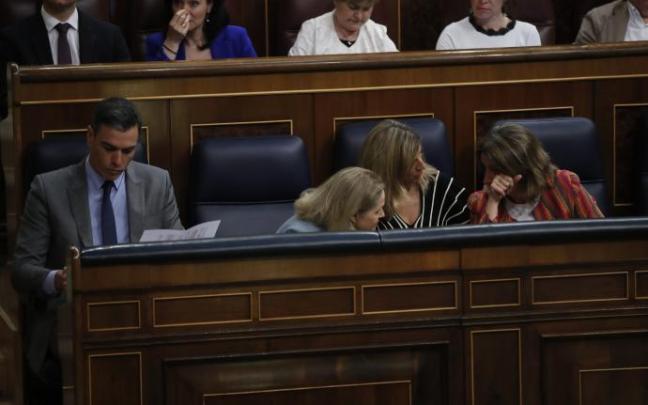 Pedro Sánchez junto a las vicepresidentas Nadia Calviño, Yolanda Díaz y Teresa Ribera. Pedro Sánchez junto a las vicepresidentas Nadia Calviño, Yolanda Díaz y Teresa Ribera.