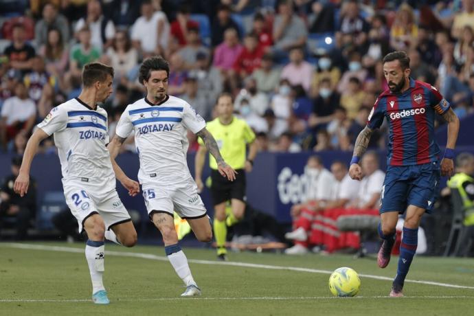 El Alavés desciende a Segunda División en el Ciutat de Valencia.