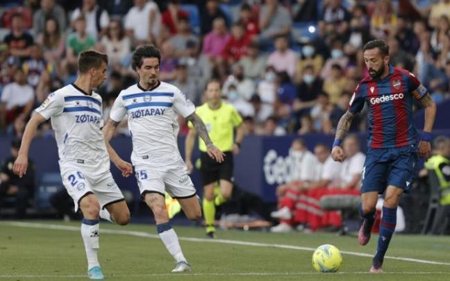 El Alavés desciende a Segunda División en el Ciutat de Valencia.