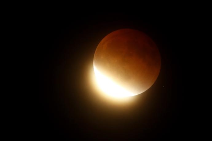 Fotografía de la luna durante el eclipse.