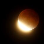 Fotografía de la luna durante el eclipse.