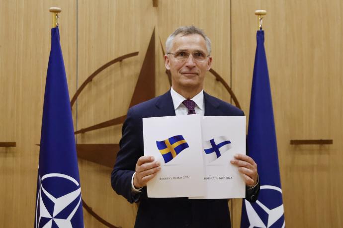 Los embajadores de Suecia y Finlandia ante la OTAN han entregado sus solicitudes de ingreso en la Alianza.