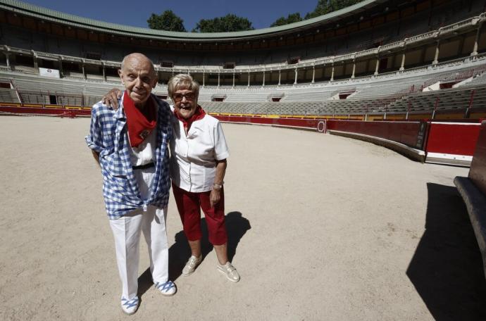 Margarita Aeropagita y Jesús Ilundain 'El Tuli', en la plaza de toros de Pamplona