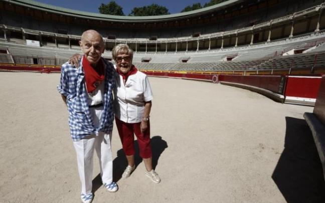 Margarita Aeropagita y Jesús Ilundain 'El Tuli', en la plaza de toros de Pamplona
