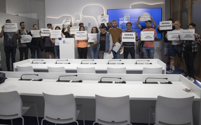 Protestar de los agentes de Movilidad en la sala de prensa.