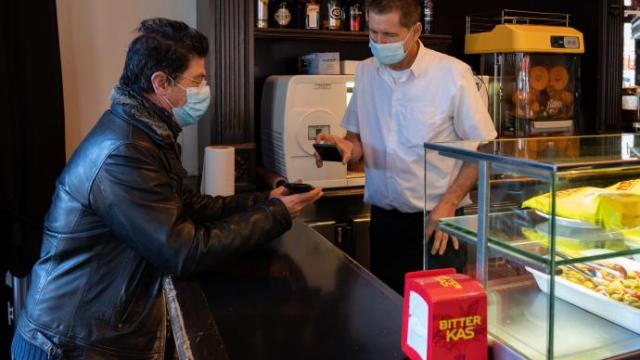 Las medidas que plantea Lakua: cierre de bares a las 21:00 horas y limitar a 10 las reuniones