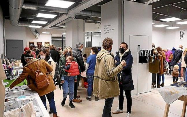 Jende ugari bildu zen atzo Teila Fabrikan antolatutako ekintzan.