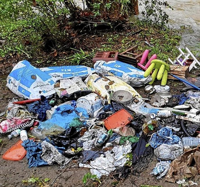 Residuos rescatados recientemente del Urola, en Zestoa. Foto: Eguzki