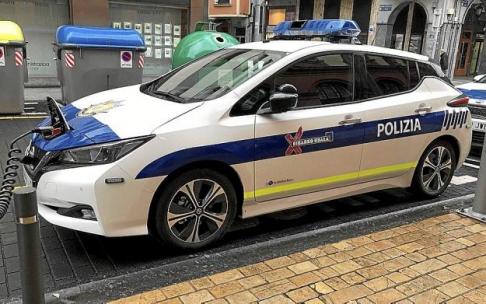 El miércoles tendrá lugar un taller 'online' sobre los vehículos eléctricos, como este de la Policía Municipal.