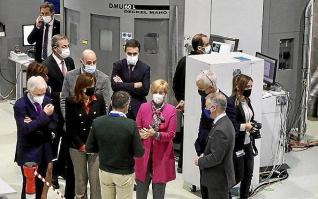 Representantes institucionales, en una reciente visita a Tekniker. Representantes institucionales, en una reciente visita a Tekniker.