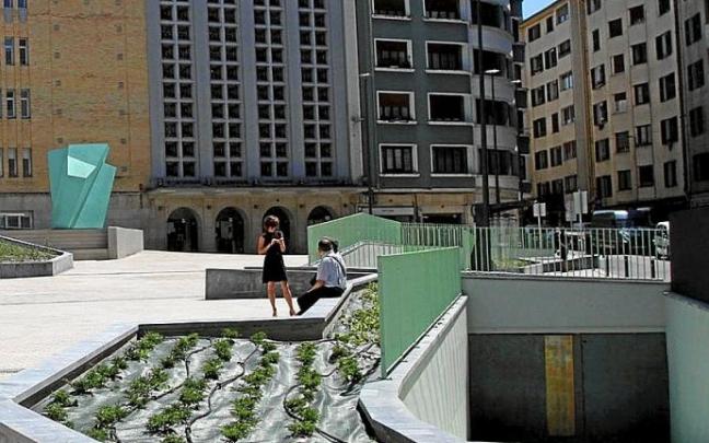 Acceso a los nuevos garajes de Errebal Plazia.