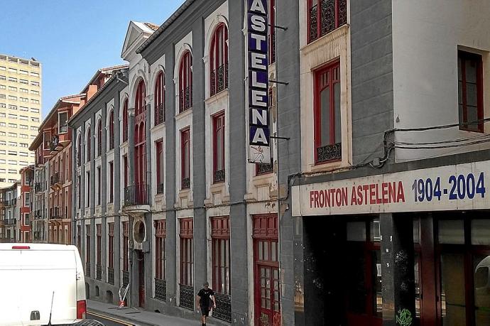 La nueva Casa de las Mujeres de Eibar se ubicará en el edificio anexo al frontón Astelena.