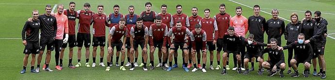 Talde armaginaren argazkia Arrasateko Atxabalpe zelaian.